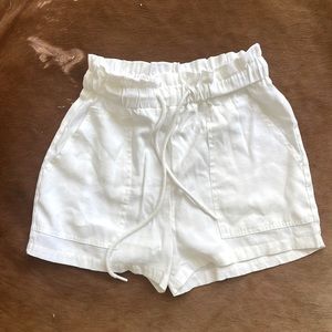 Pull and bear white shorts